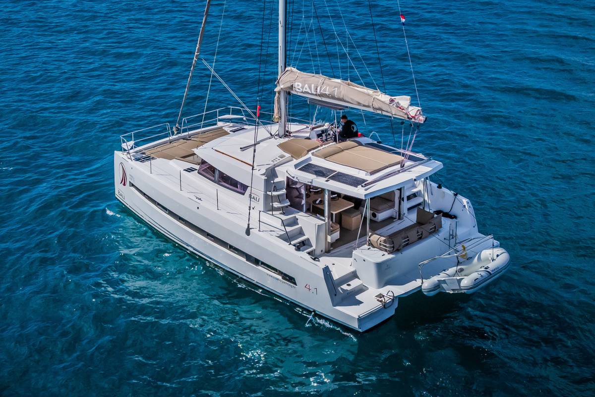 Bali 4.1, Kanalu | Yacht Charter Croatia