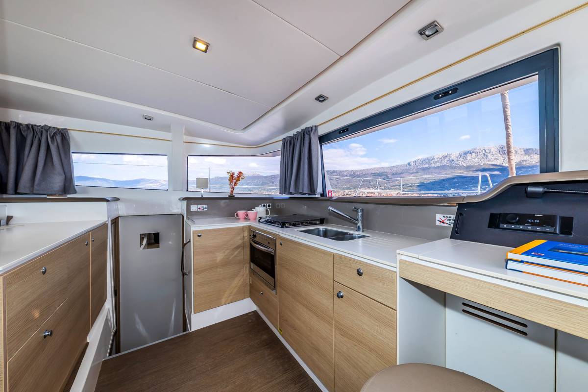 Bali 4.1, Kanalu | Yacht Charter Croatia
