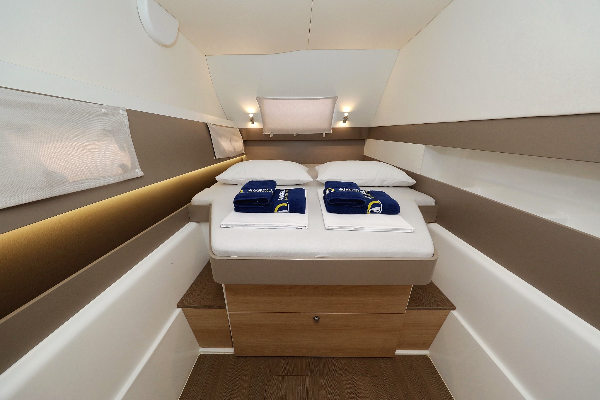 Bali 4.1, Escape I | Yacht Charter Croatia