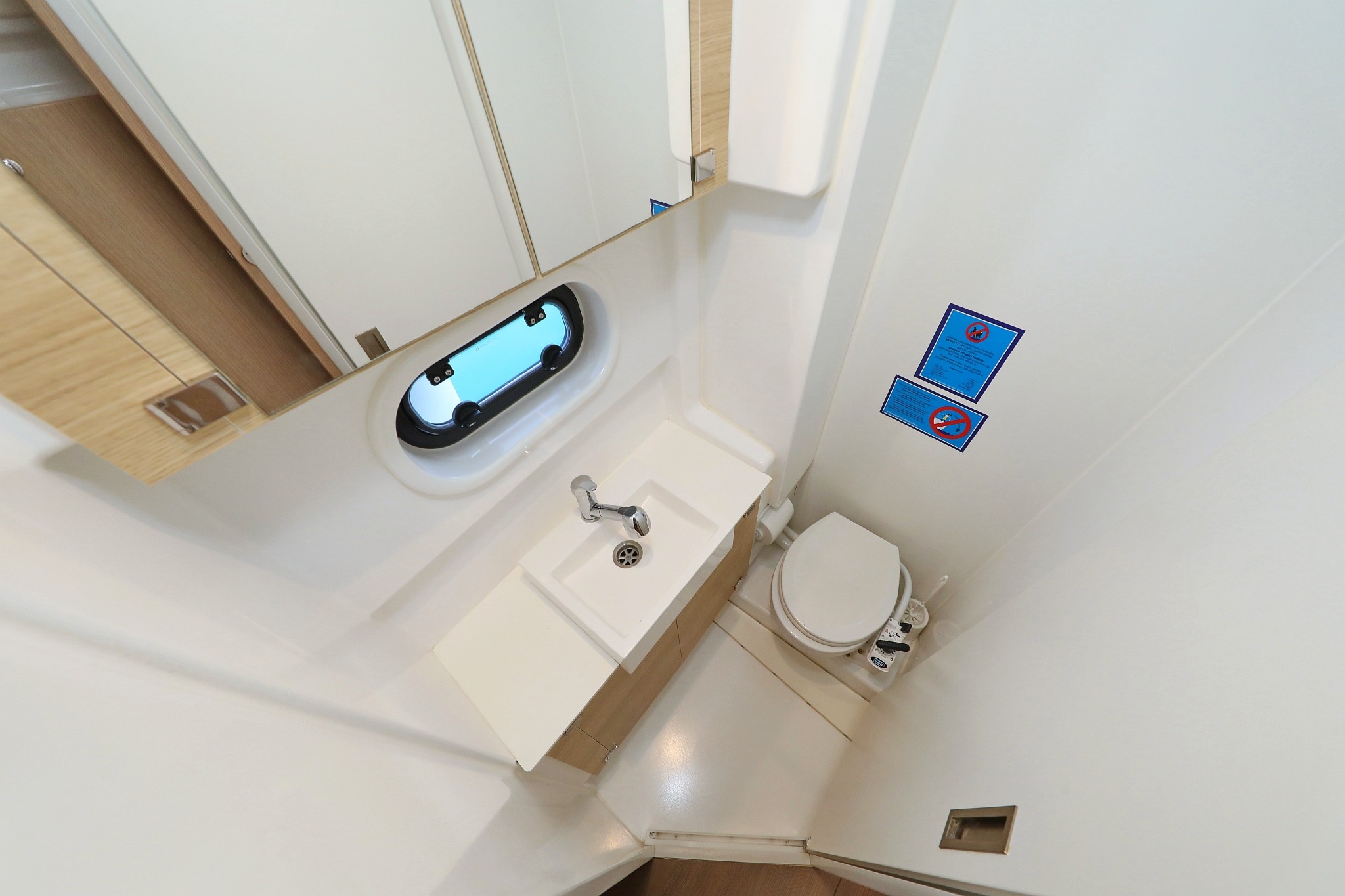 Bali 4.1, Escape I | Yacht Charter Croatia