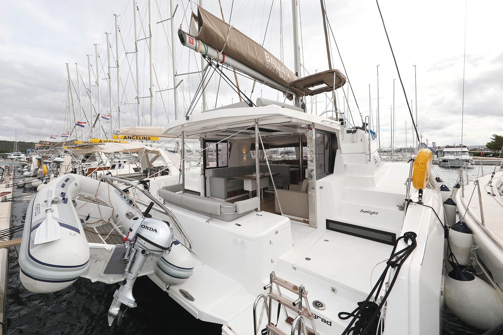 Bali 4.2 OW Sunlight | Noleggio di Yacht Croazia
