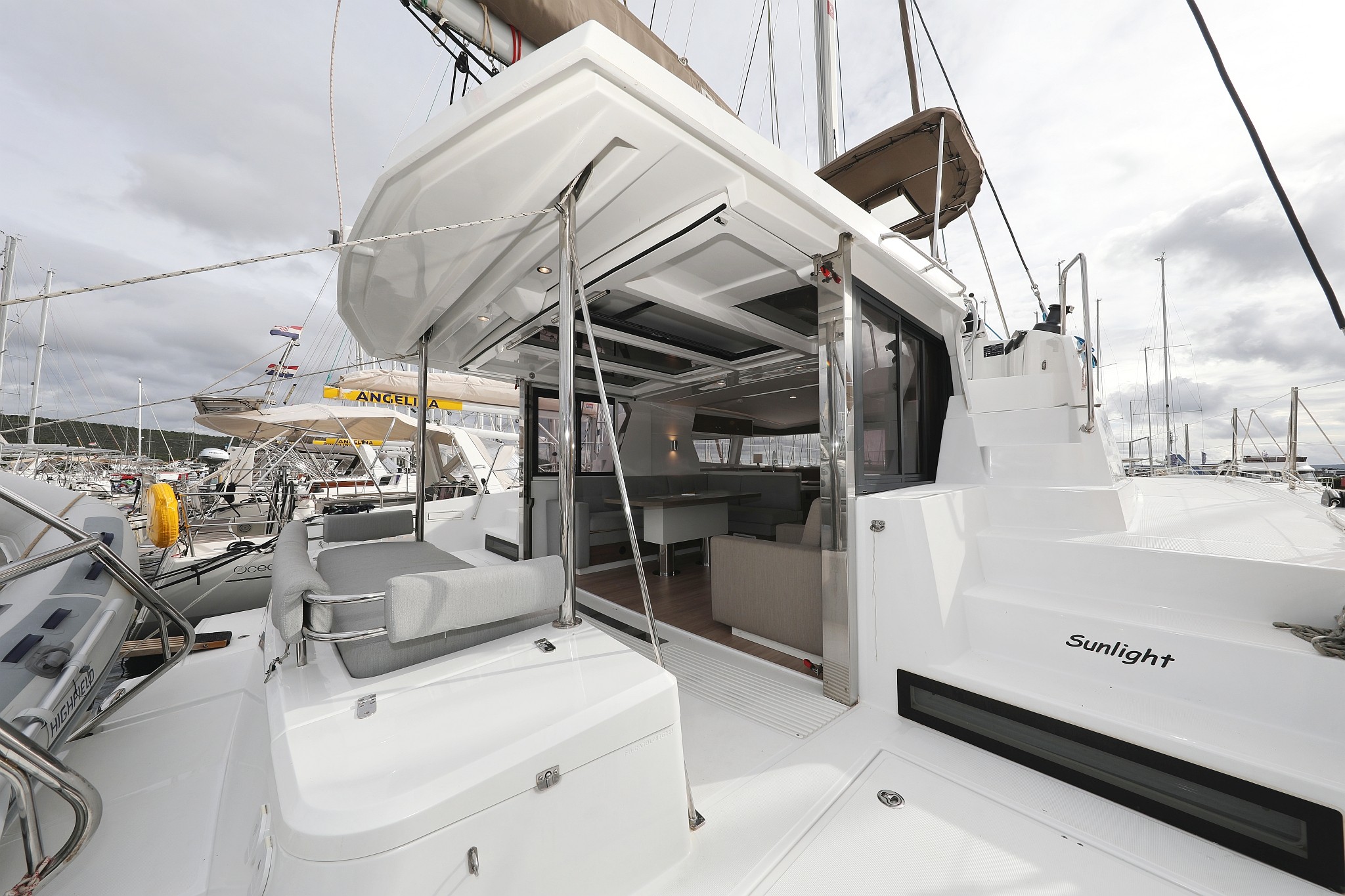 Bali 4.2 OW, Sunlight | Yachtcharter Kroatien