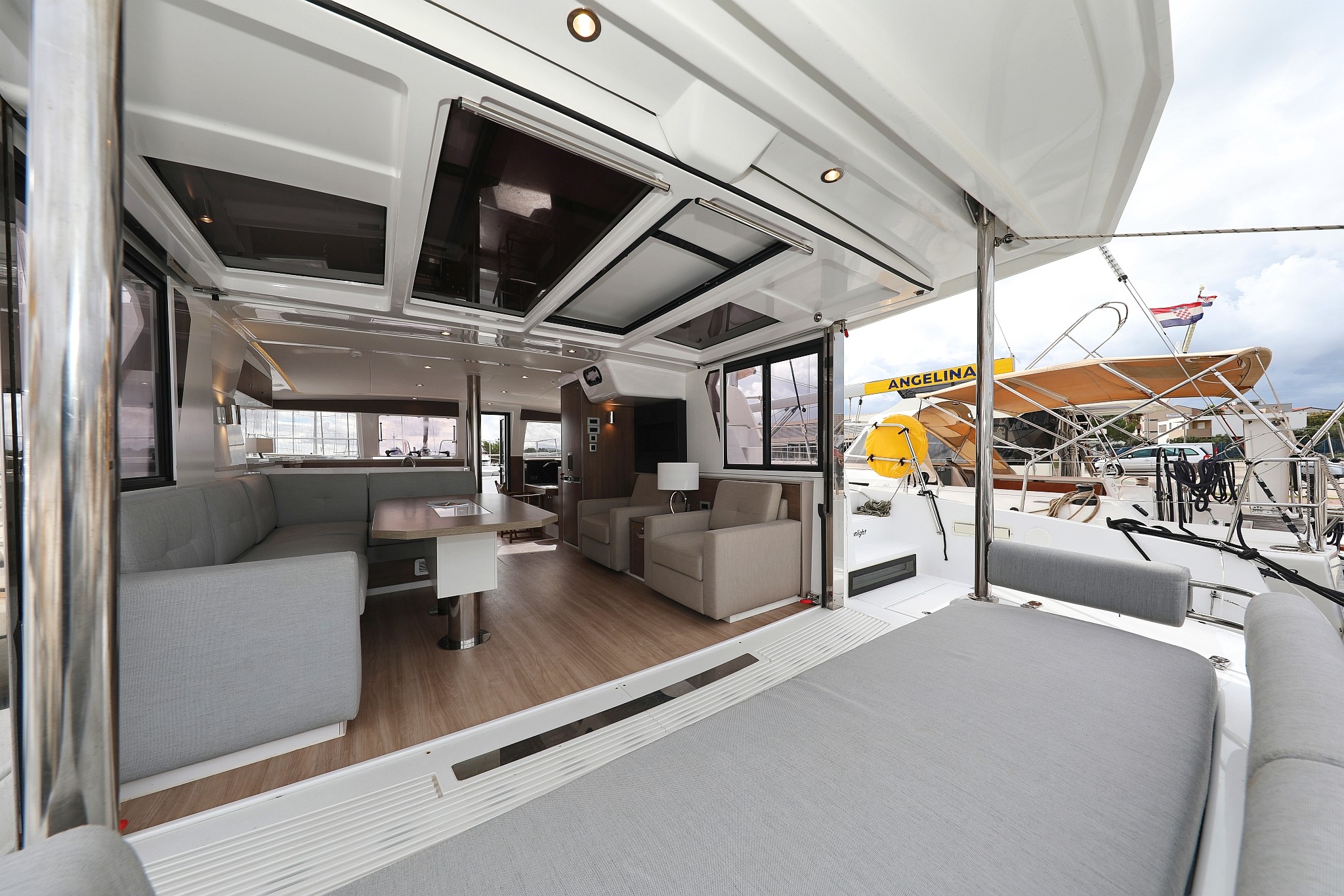 Bali 4.2 OW, Sunlight | Yachtcharter Kroatien