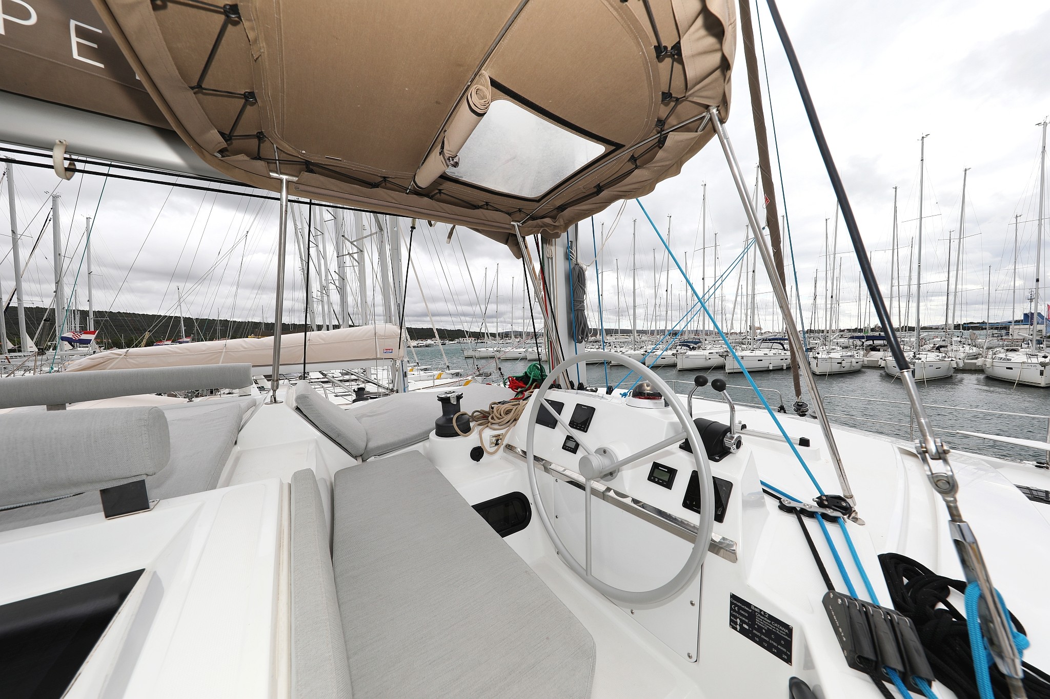 Bali 4.2 OW, Sunlight | Yachtcharter Kroatien