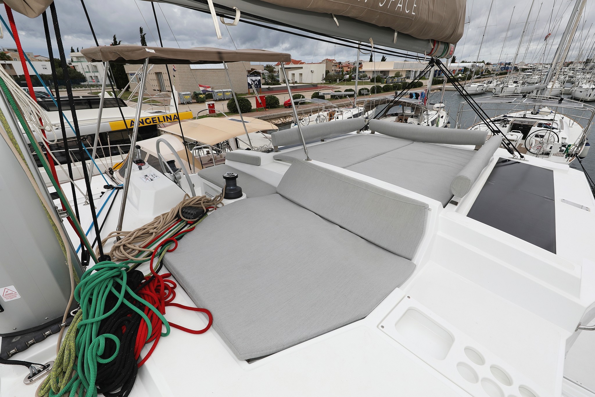 Bali 4.2 OW, Sunlight | Yachtcharter Kroatien