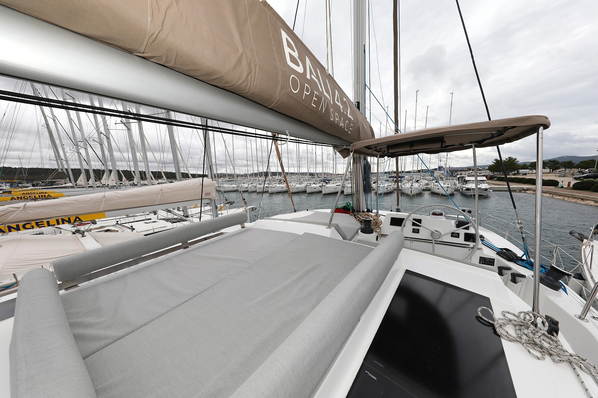Bali 4.2 OW, Sunlight | Yachtcharter Kroatien