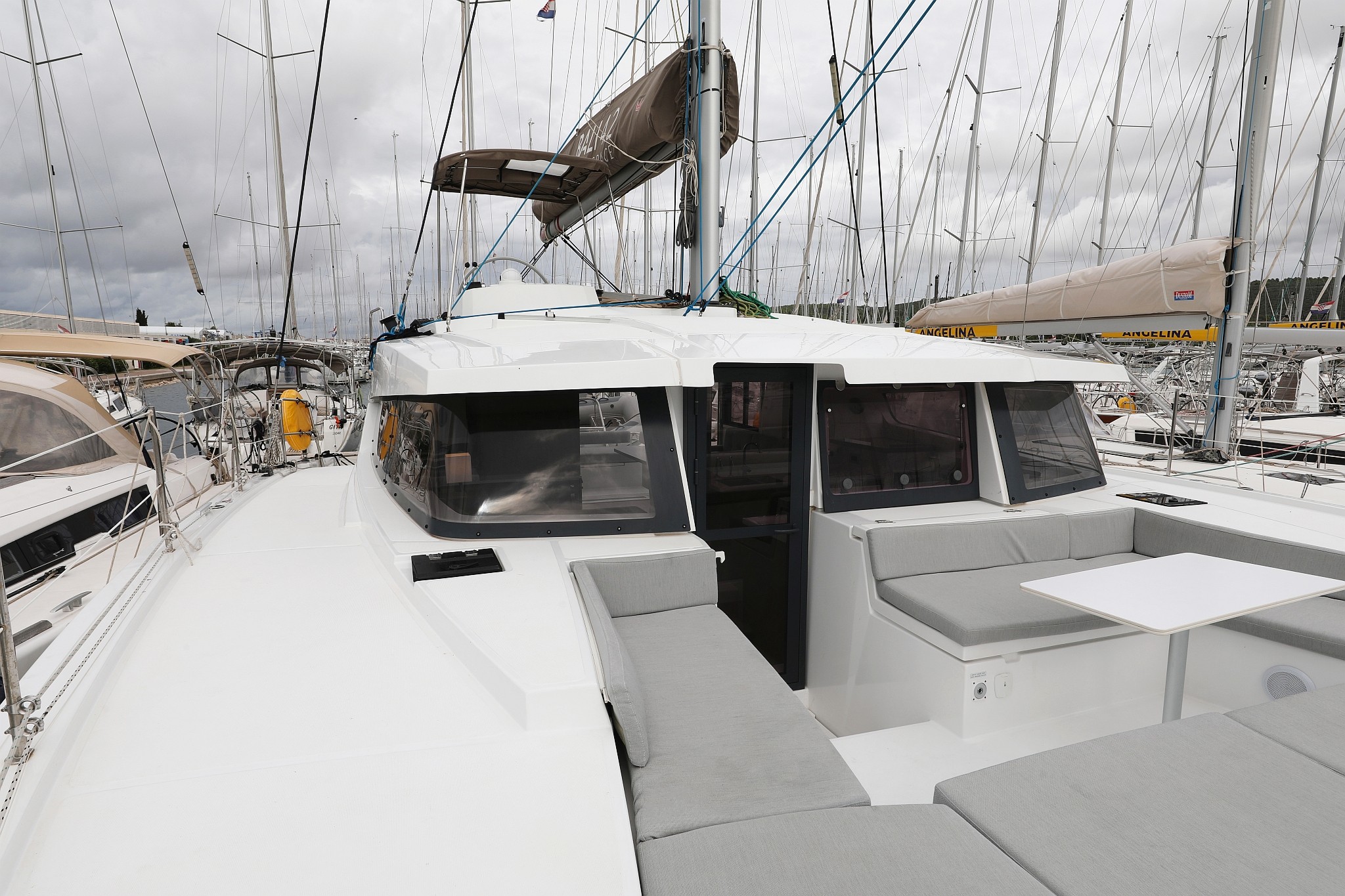 Bali 4.2 OW, Sunlight | Yachtcharter Kroatien