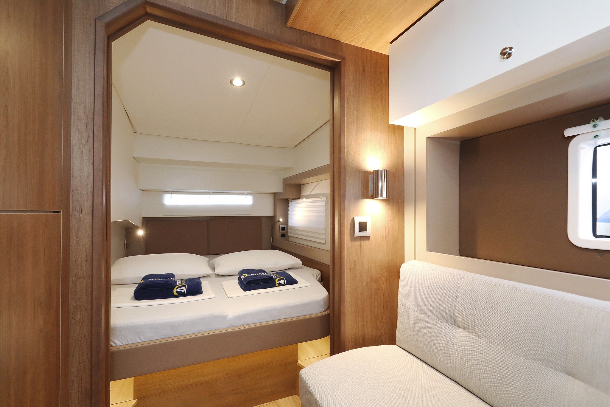 Bali 4.2 OW, Sunlight | Yachtcharter Kroatien
