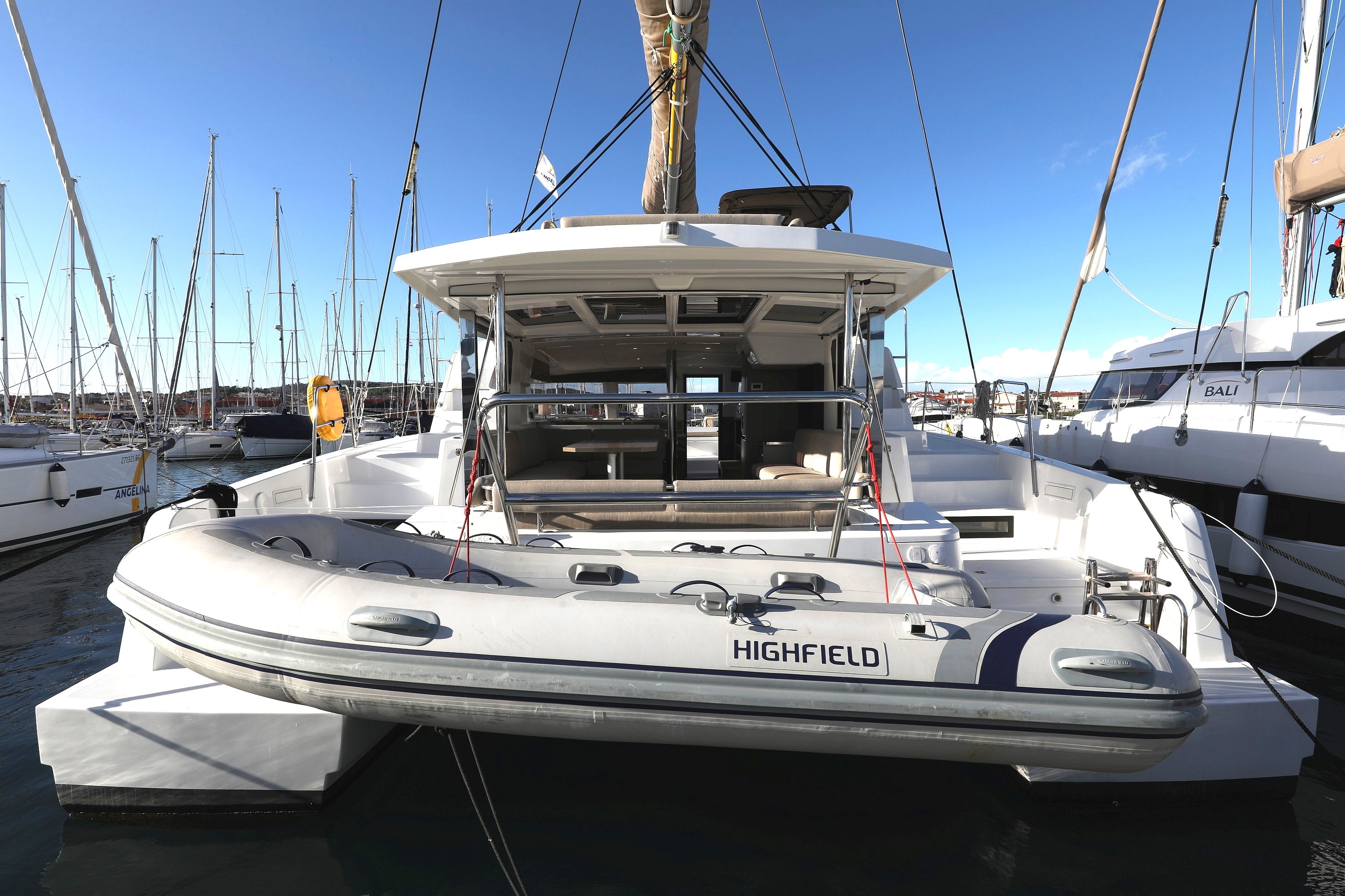 Bali 4.2, Air Space | Yacht Charter Croatia
