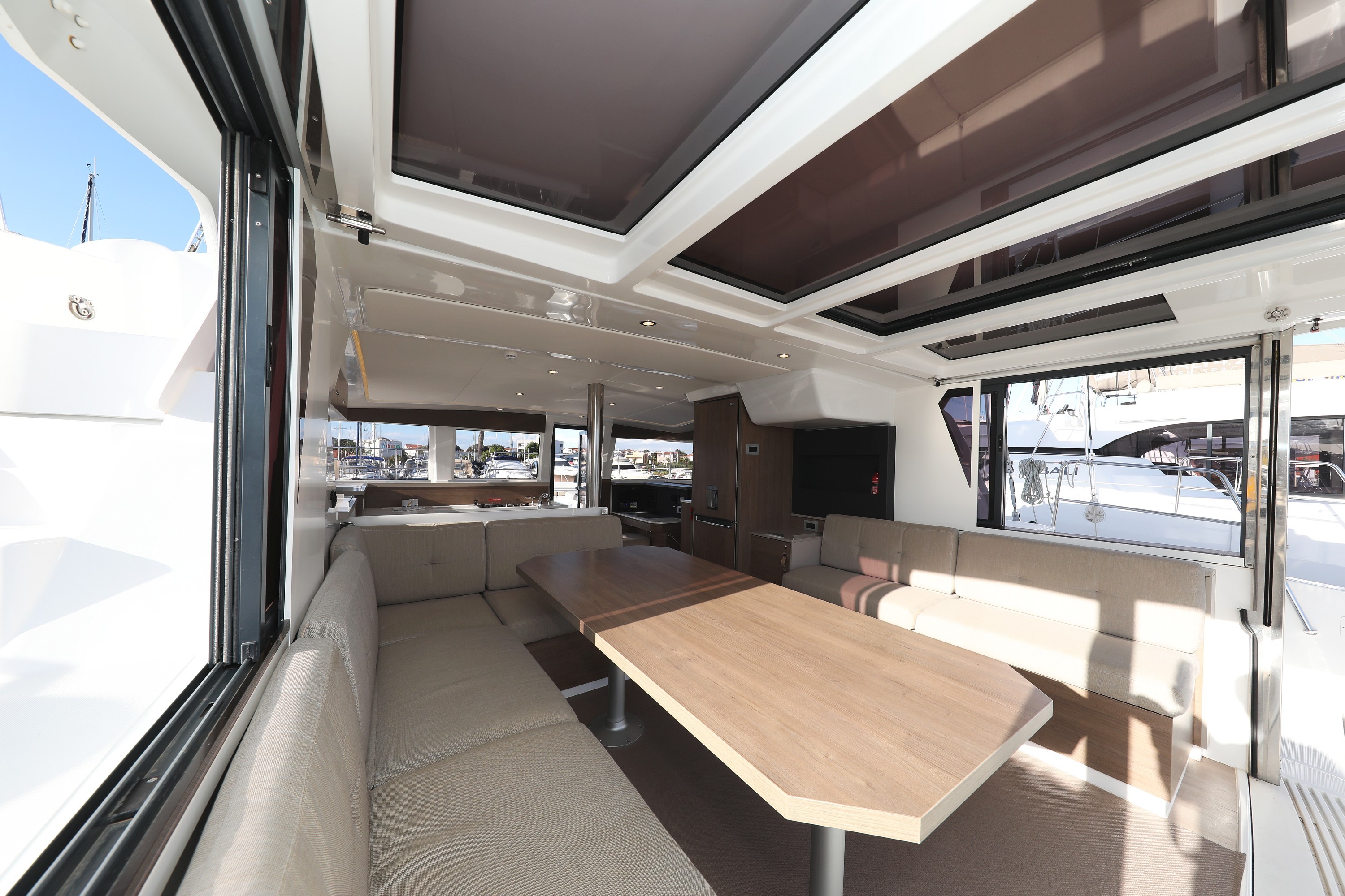 Bali 4.2, Air Space | Yacht Charter Croatia
