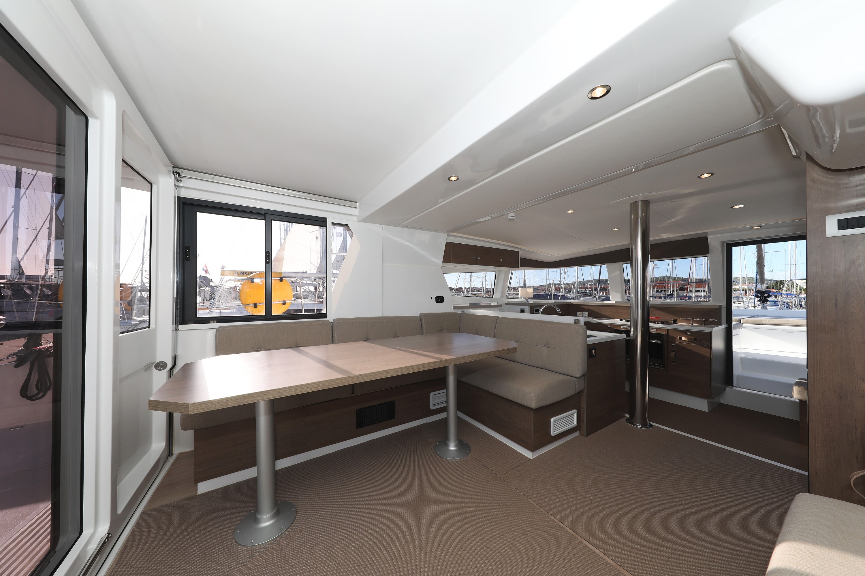 Bali 4.2, Air Space | Yacht Charter Croatia