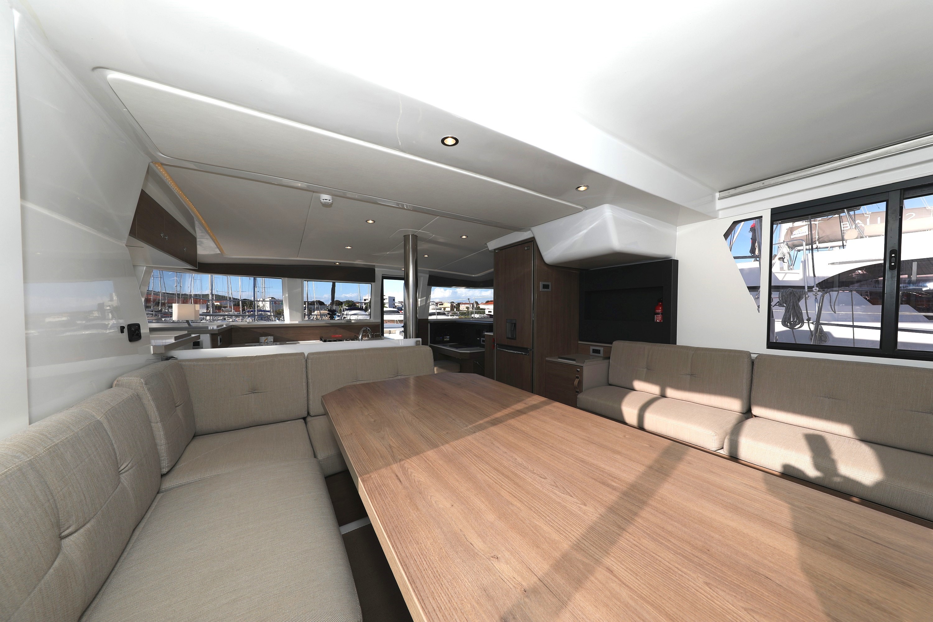 Bali 4.2, Air Space | Yacht Charter Croatia