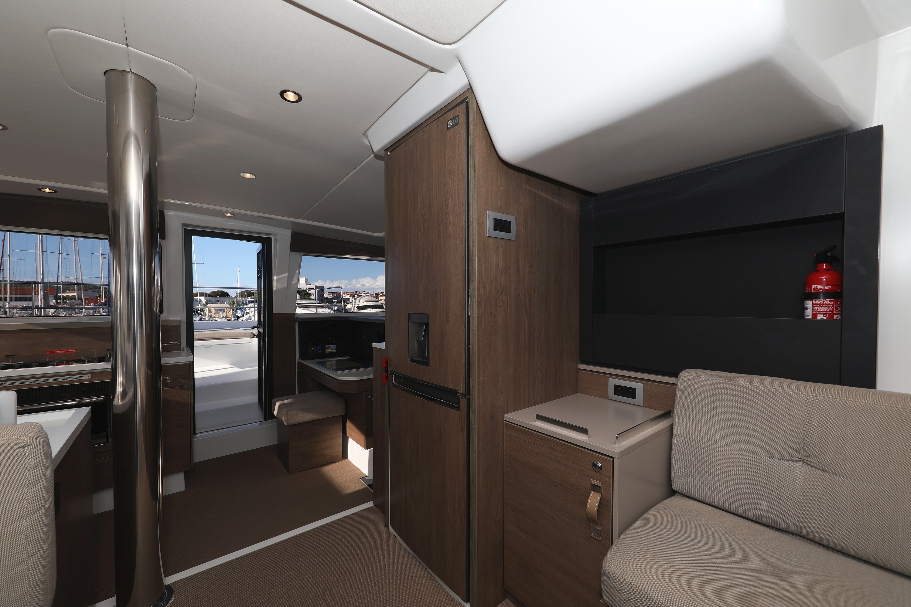 Bali 4.2, Air Space | Yacht Charter Croatia