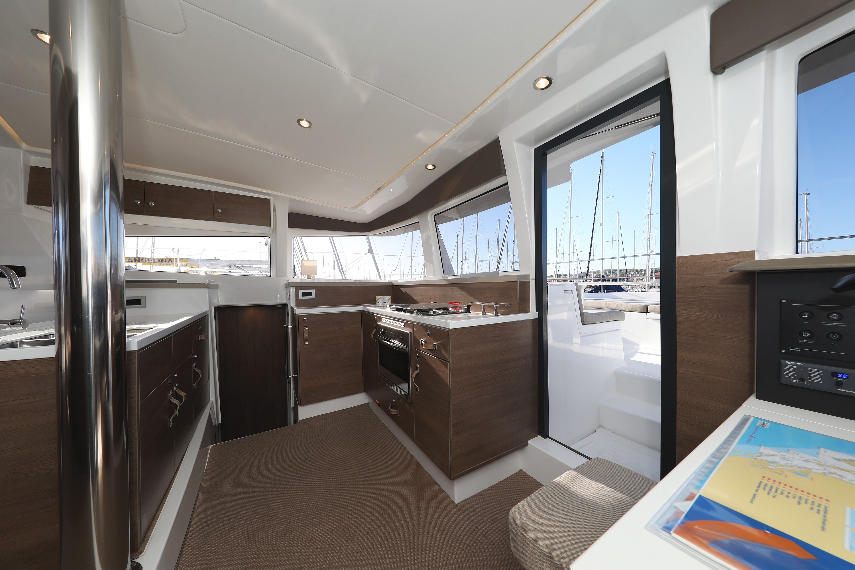 Bali 4.2, Air Space | Yacht Charter Croatia