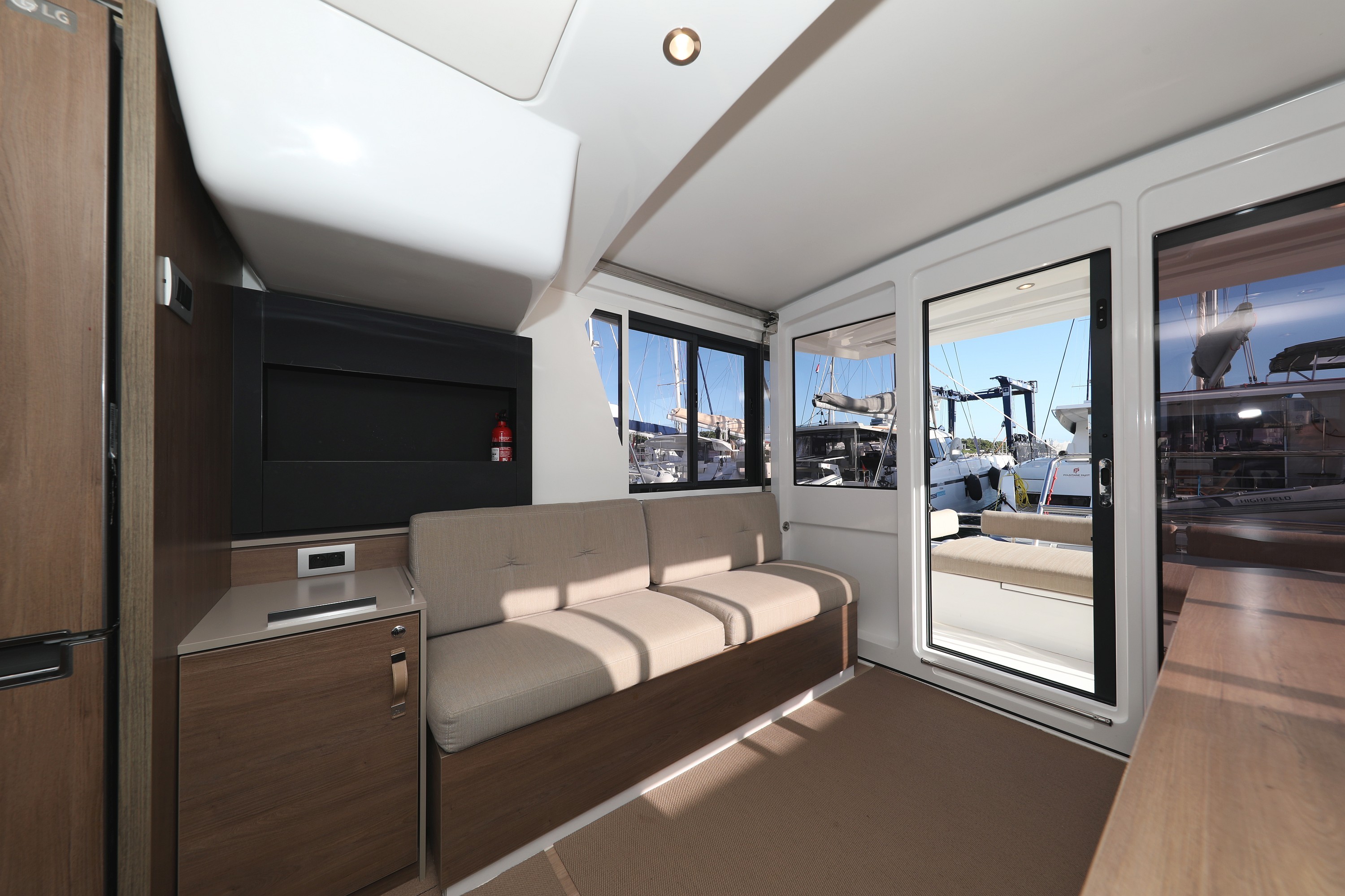 Bali 4.2, Air Space | Yacht Charter Croatia