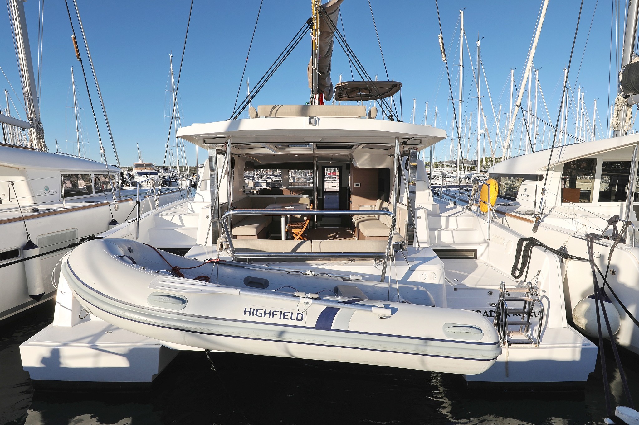 Bali 4.2, Hubble | Yacht Charter Croatia