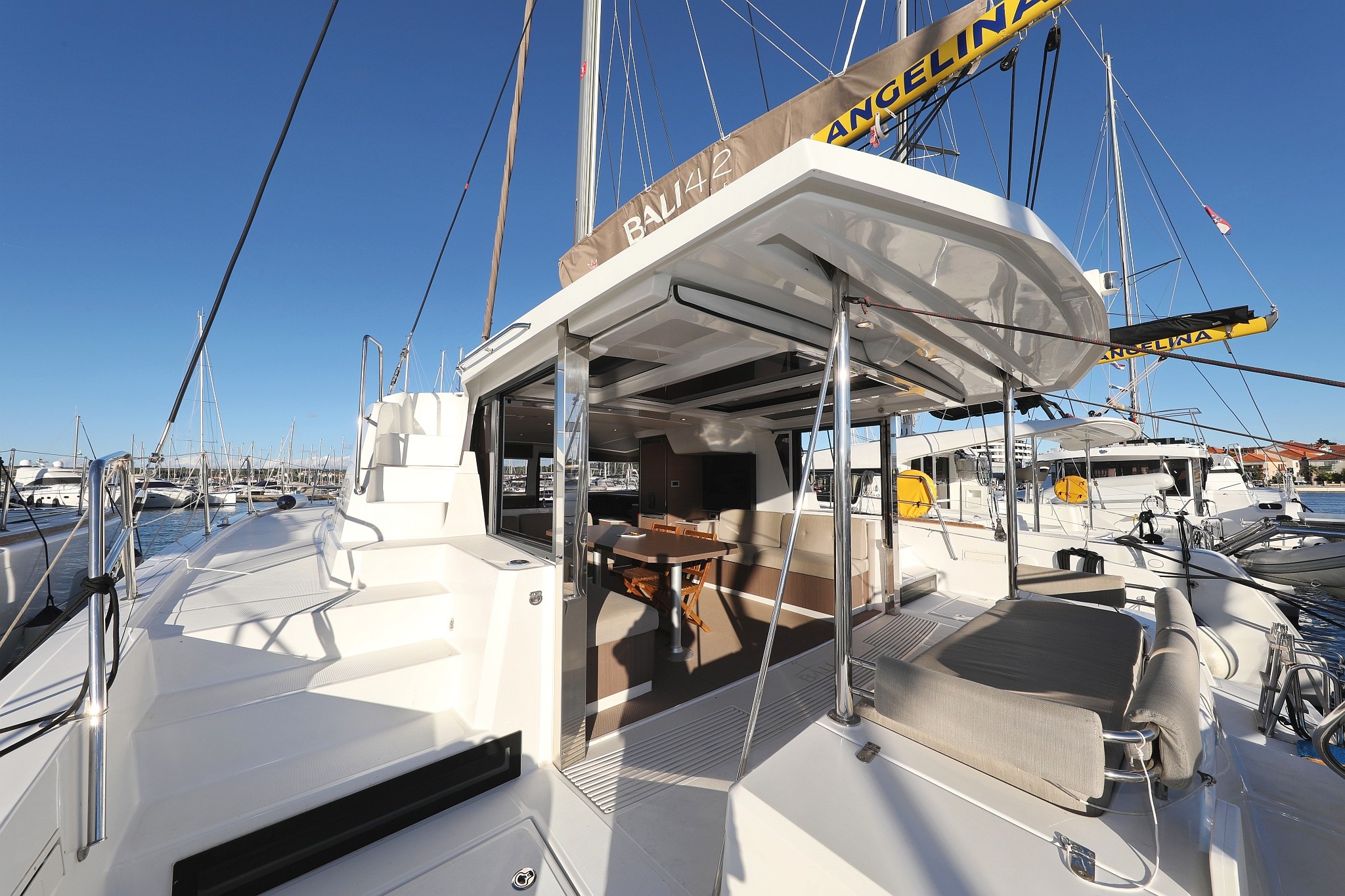 Bali 4.2, Hubble | Yacht Charter Croatia