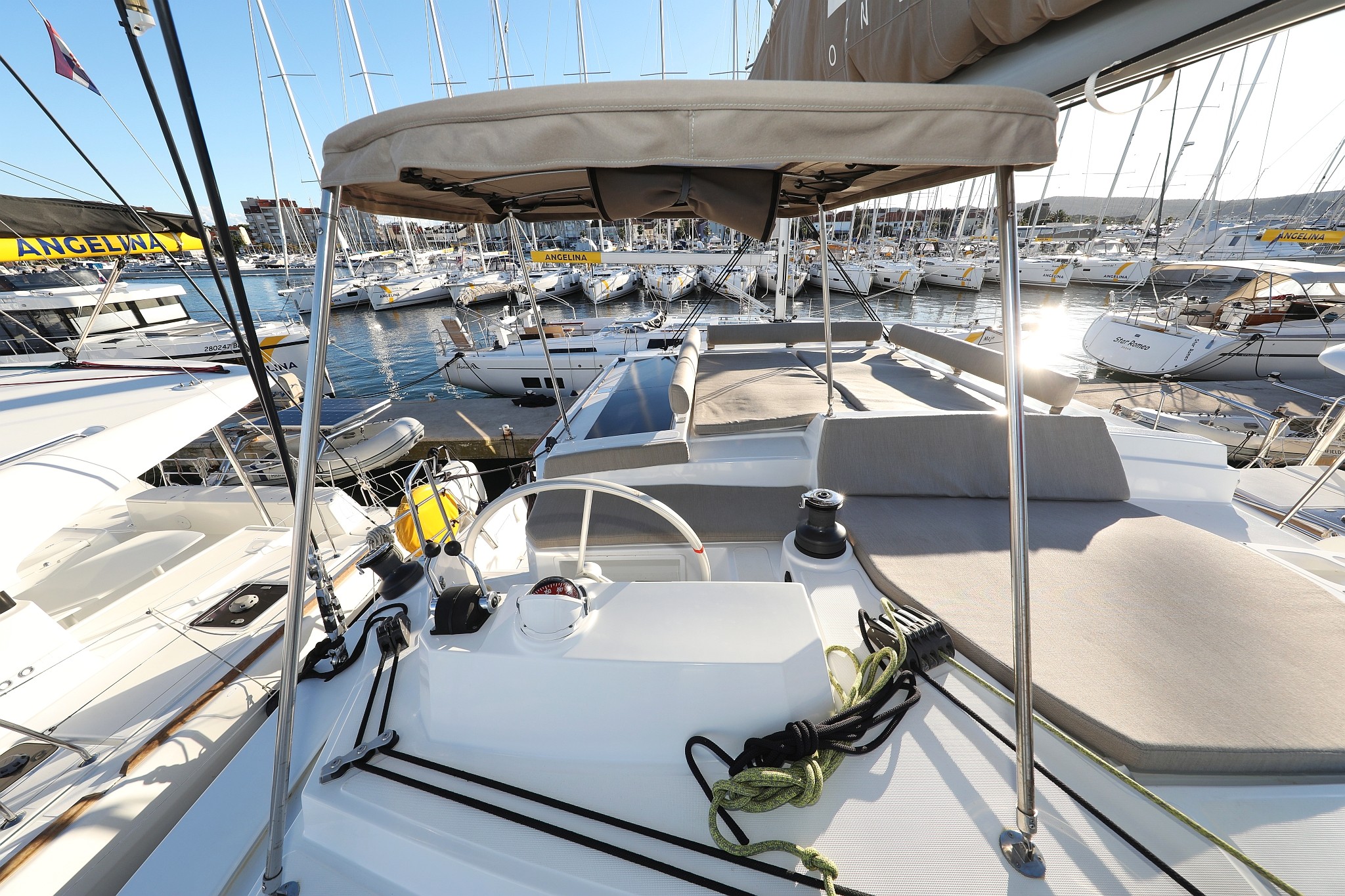 Bali 4.2, Hubble | Yacht Charter Croatia