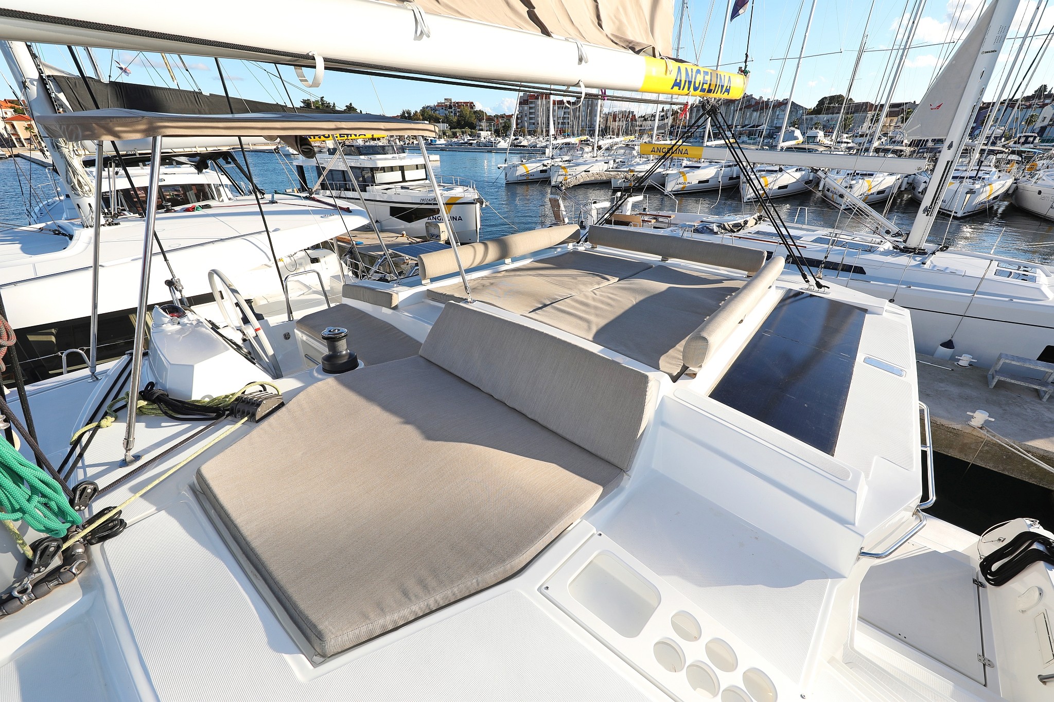 Bali 4.2, Hubble | Yacht Charter Croatia