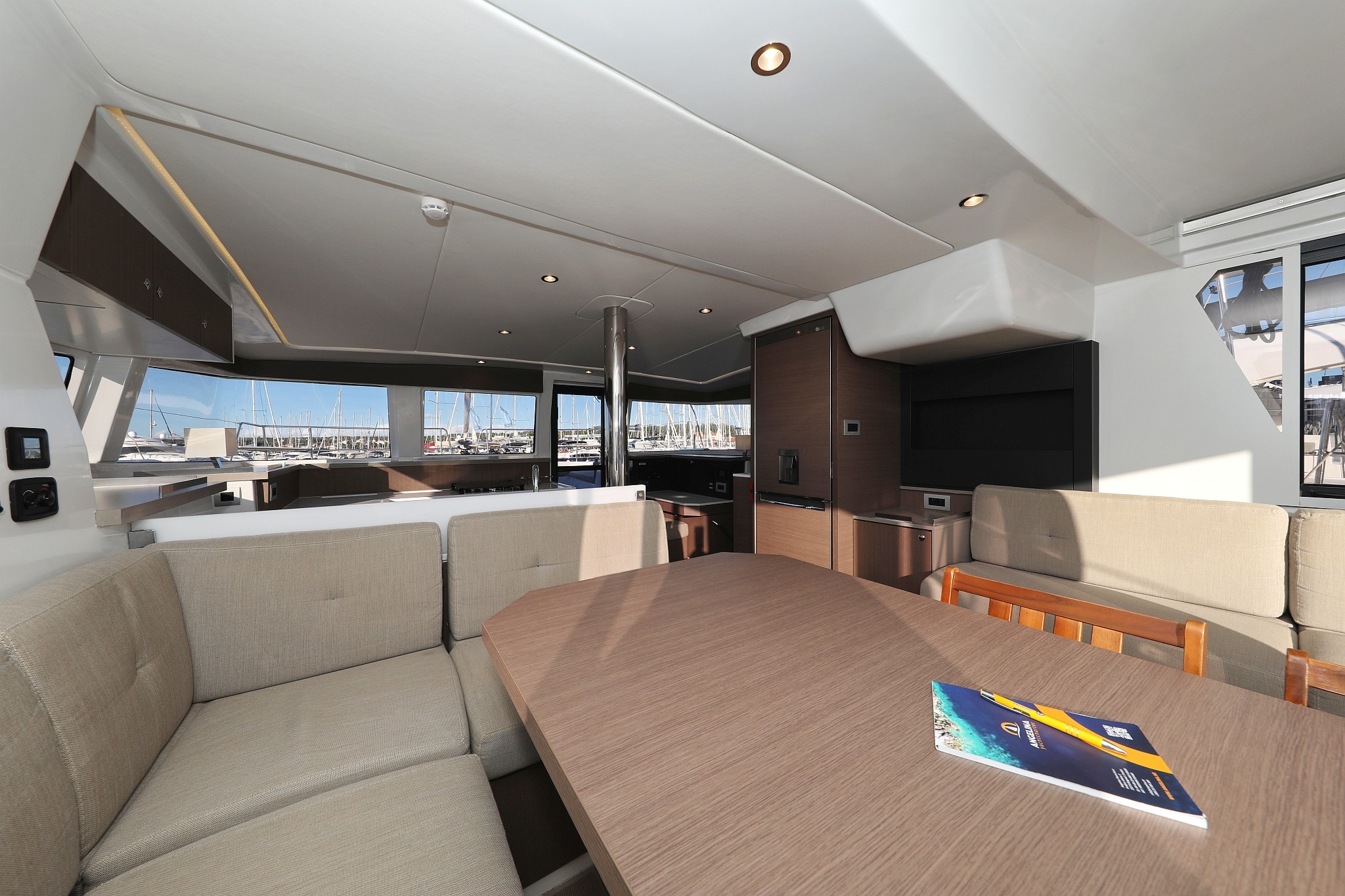 Bali 4.2, Hubble | Yacht Charter Croatia