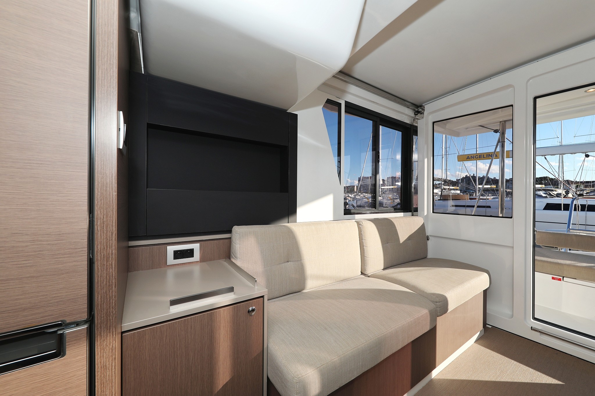 Bali 4.2, Hubble | Yacht Charter Croatia