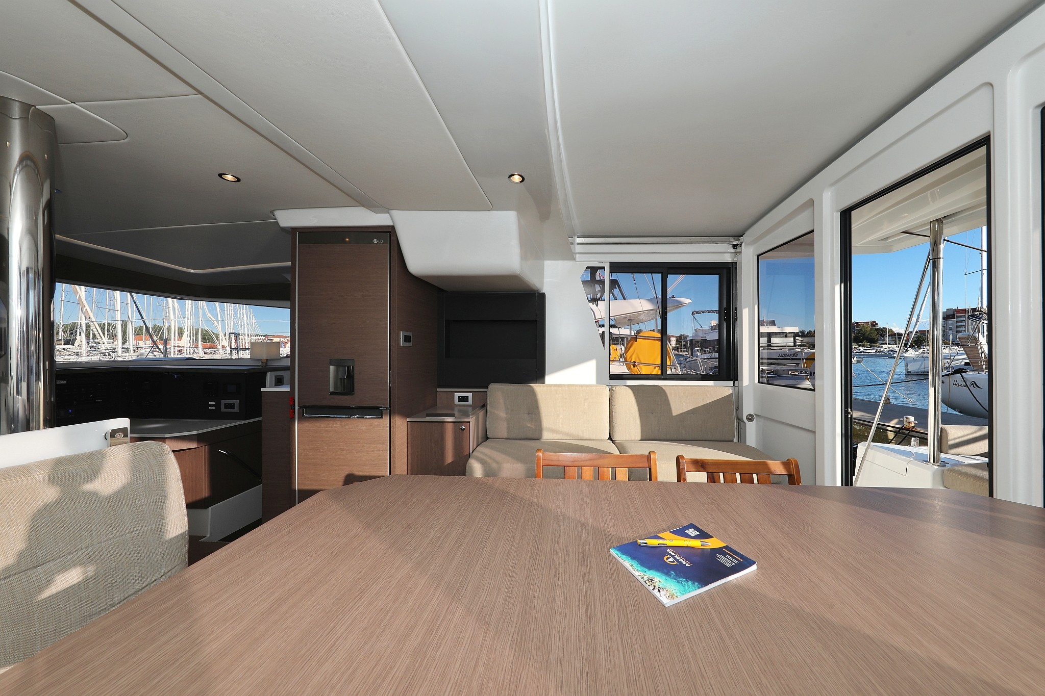 Bali 4.2, Hubble | Yacht Charter Croatia