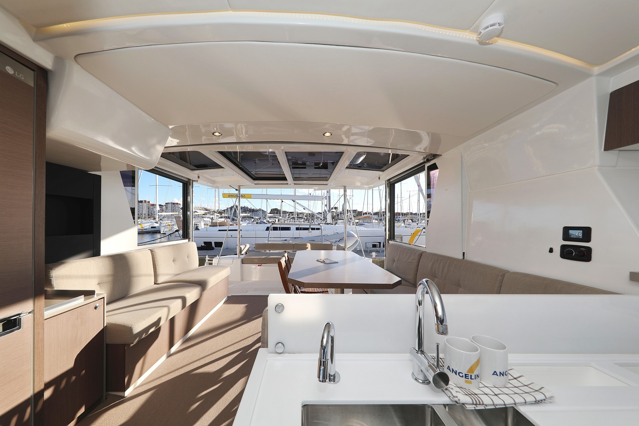 Bali 4.2, Hubble | Yacht Charter Croatia