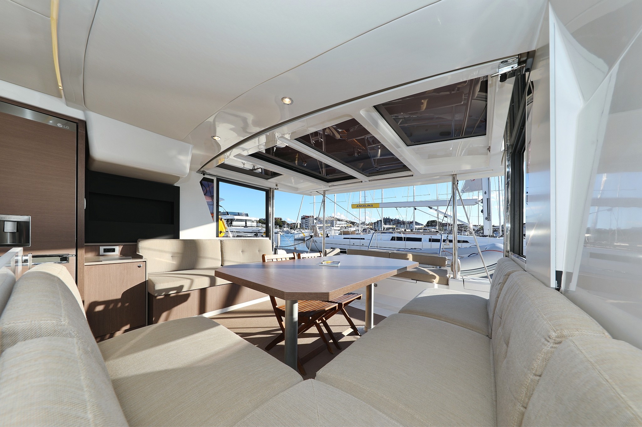 Bali 4.2, Hubble | Yacht Charter Croatia