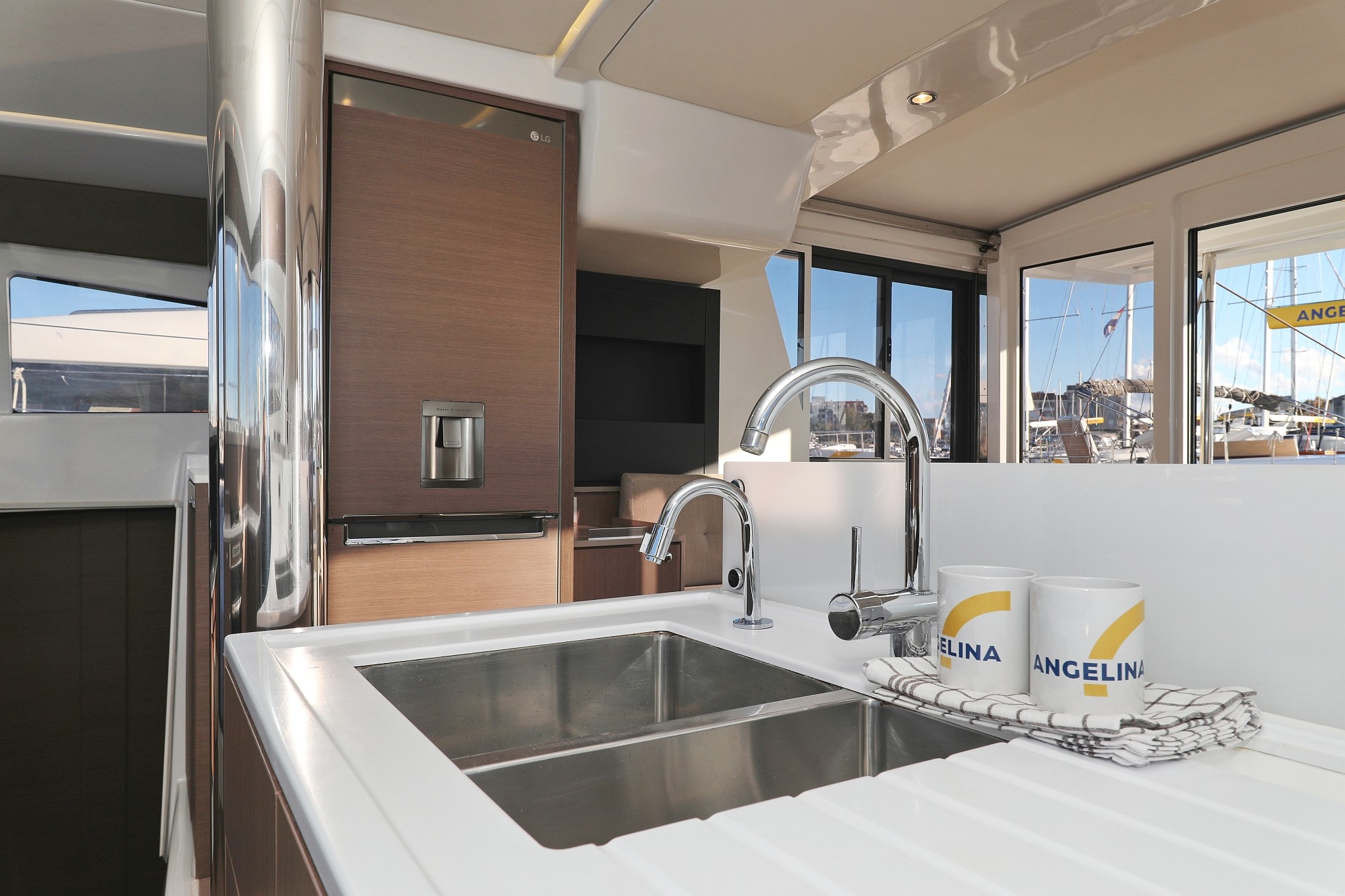 Bali 4.2, Hubble | Yacht Charter Croatia