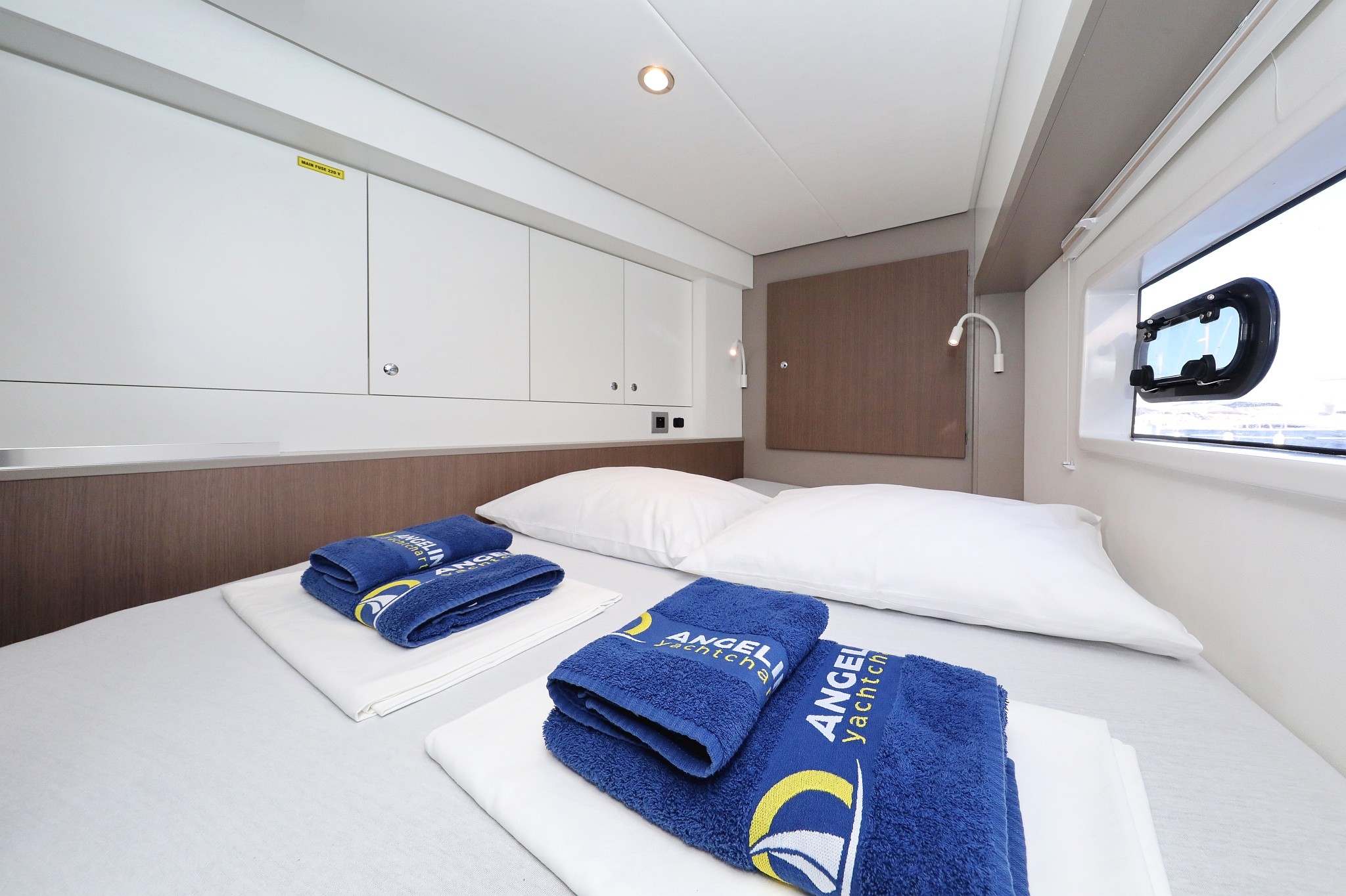 Bali 4.2, Hubble | Yacht Charter Croatia