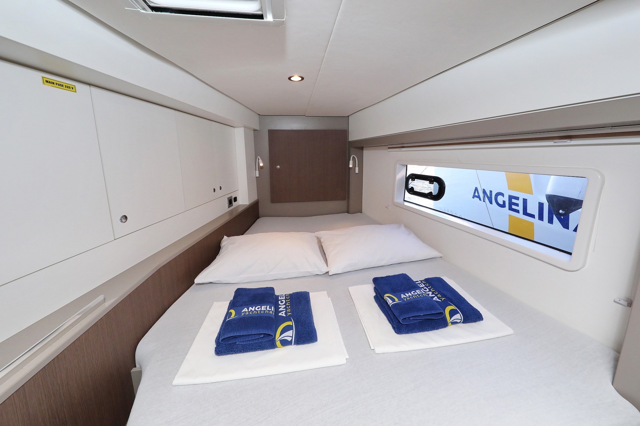 Bali 4.2, Hubble | Yacht Charter Croatia