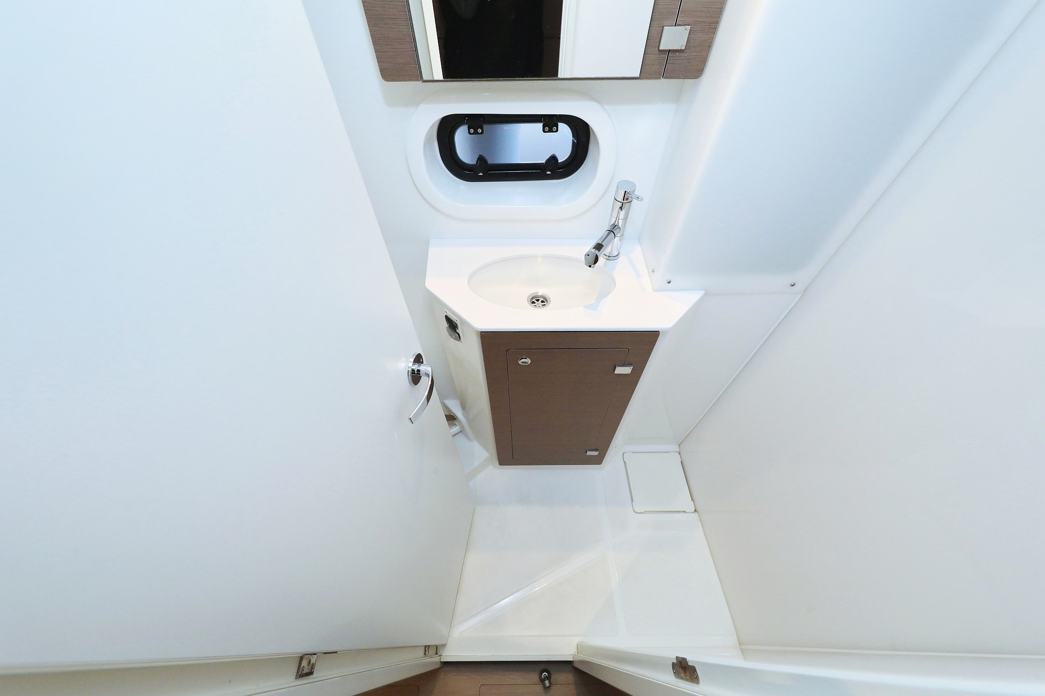 Bali 4.2, Hubble | Yacht Charter Croatia