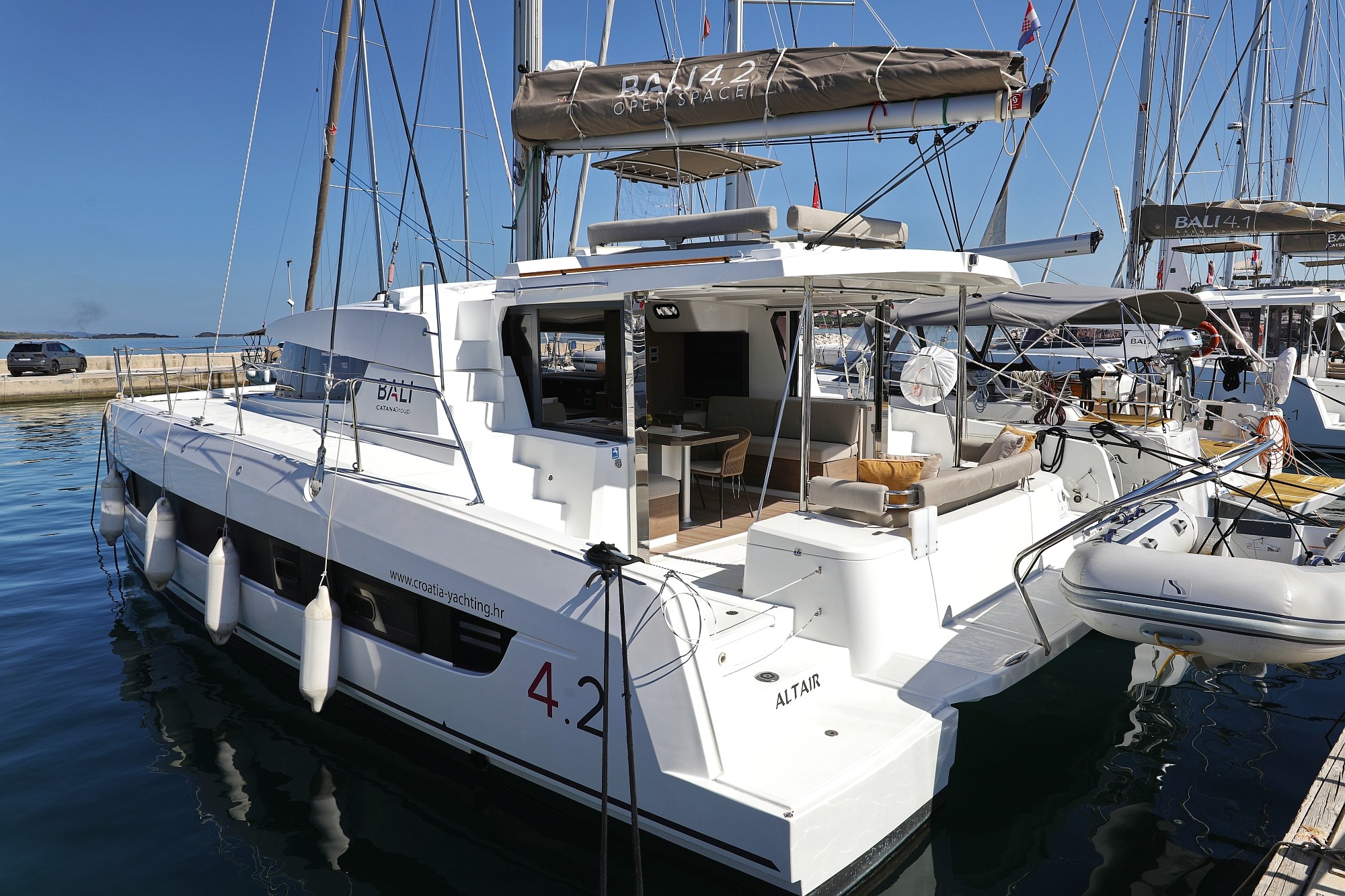 Bali 4.2, Altair | Noleggio di Yacht Croazia