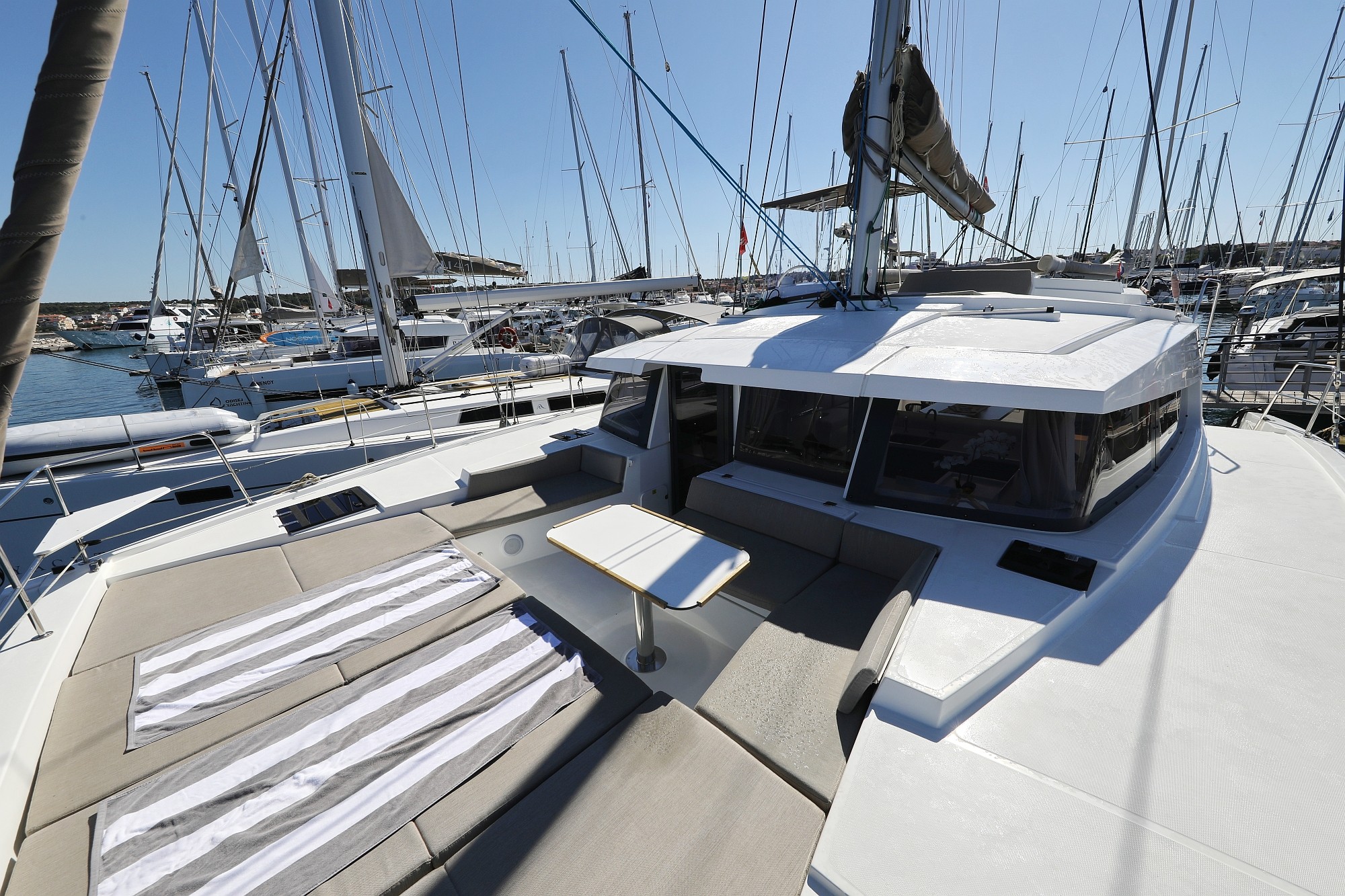 Bali 4.2, Altair | Noleggio di Yacht Croazia