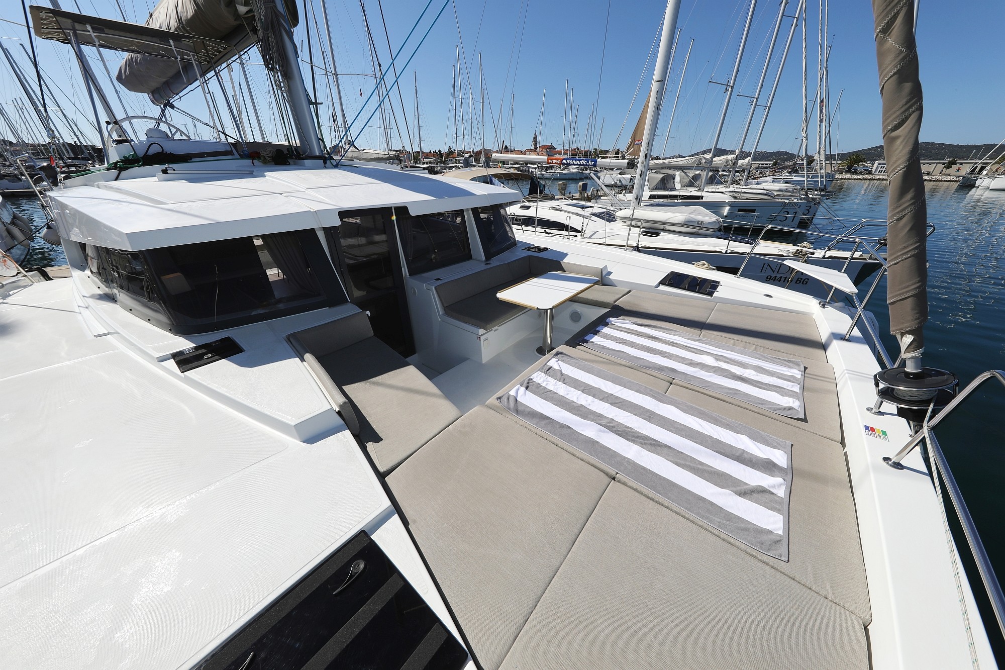 Bali 4.2, Altair | Noleggio di Yacht Croazia