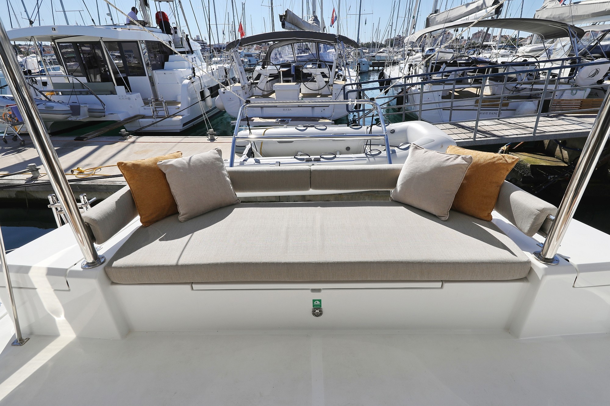 Bali 4.2, Altair | Noleggio di Yacht Croazia
