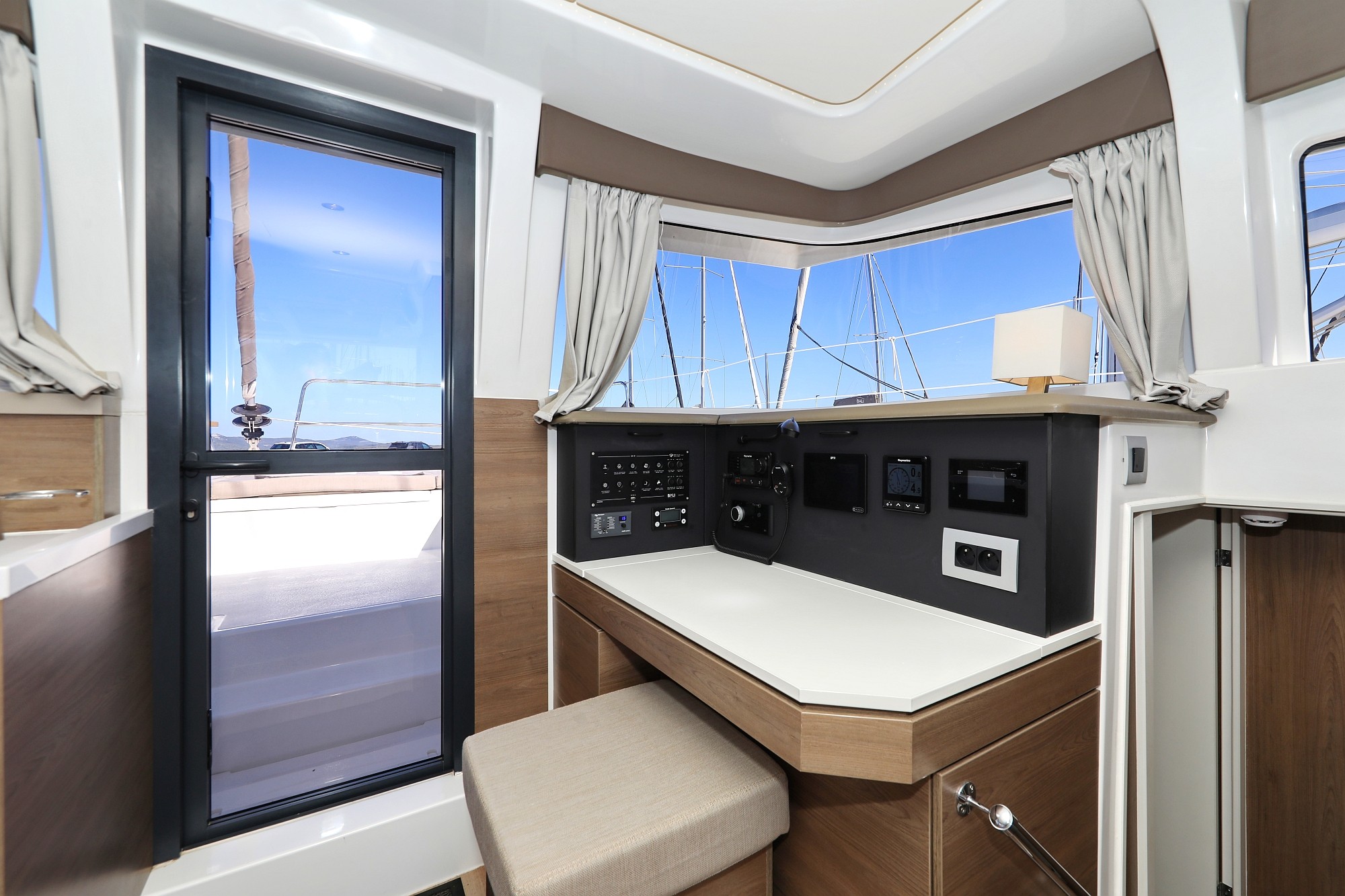Bali 4.2, Altair | Noleggio di Yacht Croazia