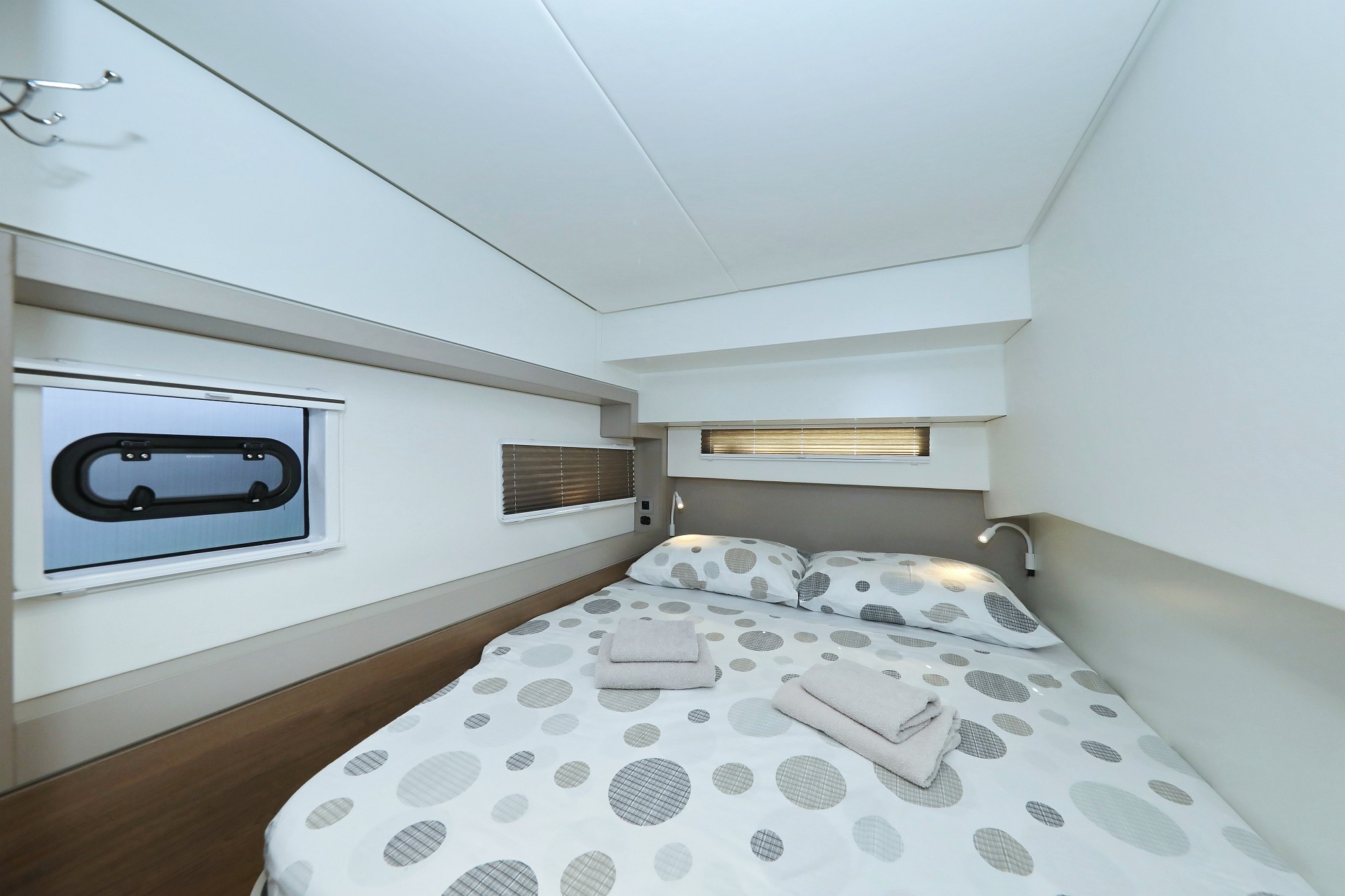 Bali 4.2, Altair | Noleggio di Yacht Croazia