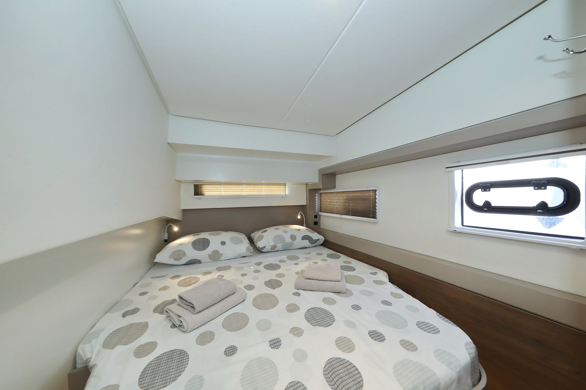 Bali 4.2, Altair | Noleggio di Yacht Croazia