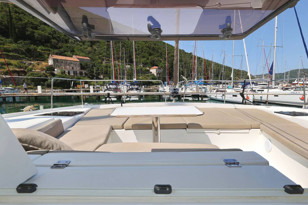 Bali 4.2, Aglaia | Yacht Charter Croatia