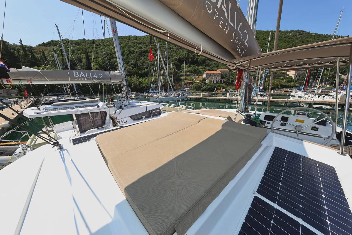 Bali 4.2, Aglaia | Yacht Charter Croatia