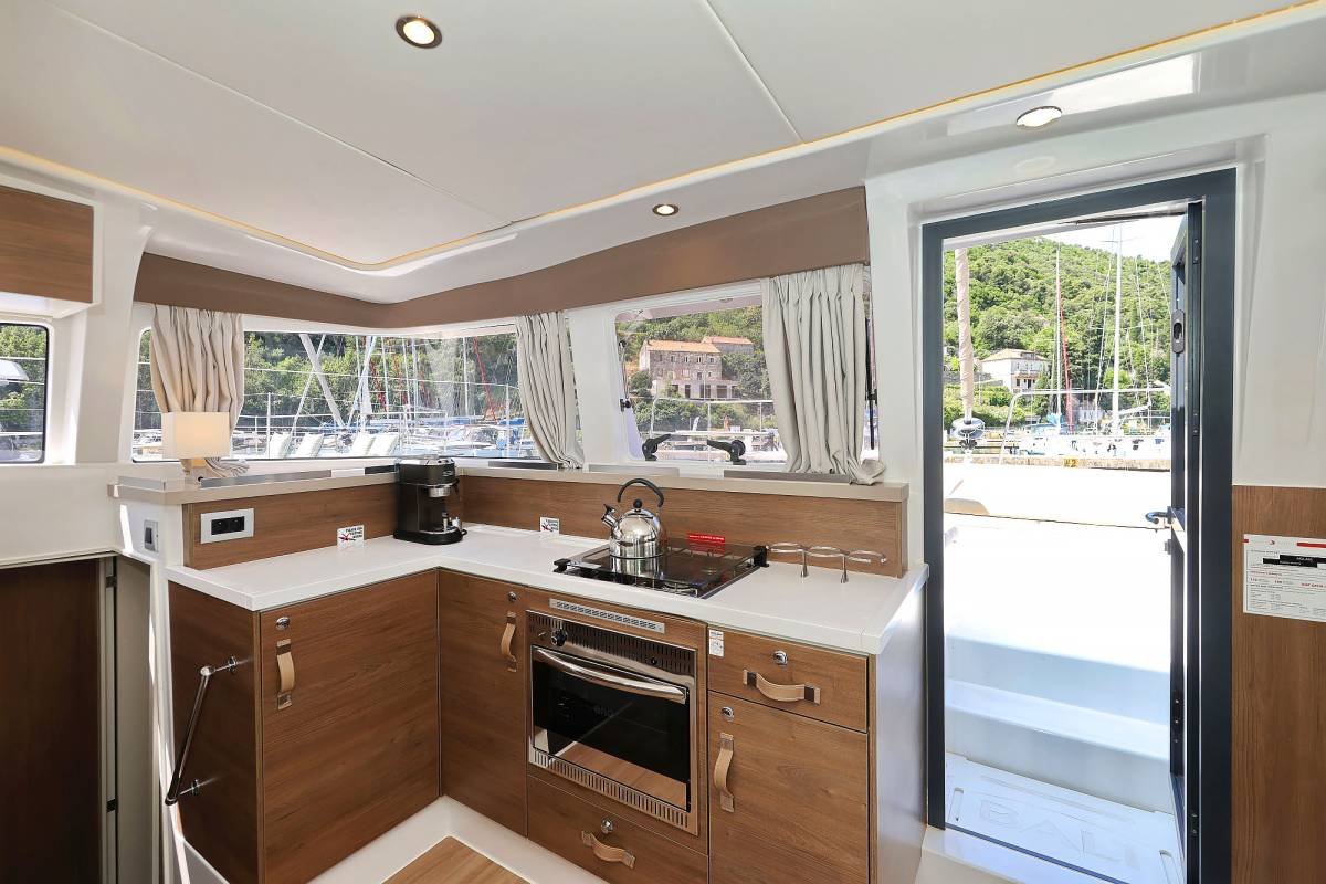 Bali 4.2, Aglaia | Yacht Charter Croatia