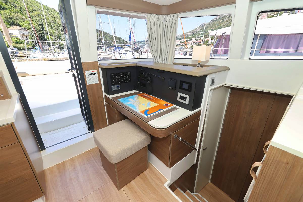 Bali 4.2, Aglaia | Yacht Charter Croatia