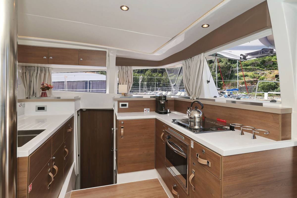 Bali 4.2, Aglaia | Yacht Charter Croatia