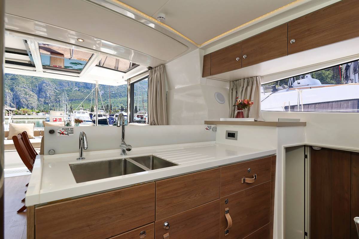 Bali 4.2, Aglaia | Yacht Charter Croatia