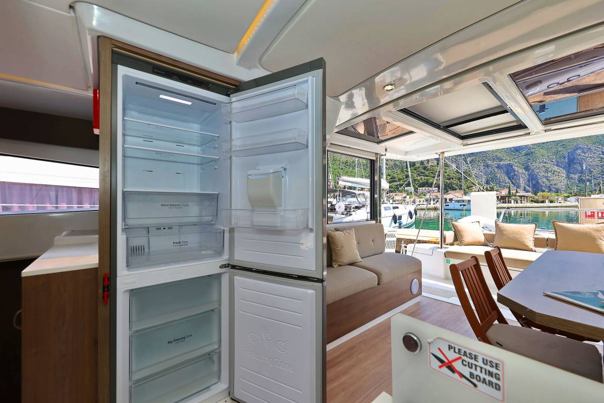 Bali 4.2, Aglaia | Yacht Charter Croatia