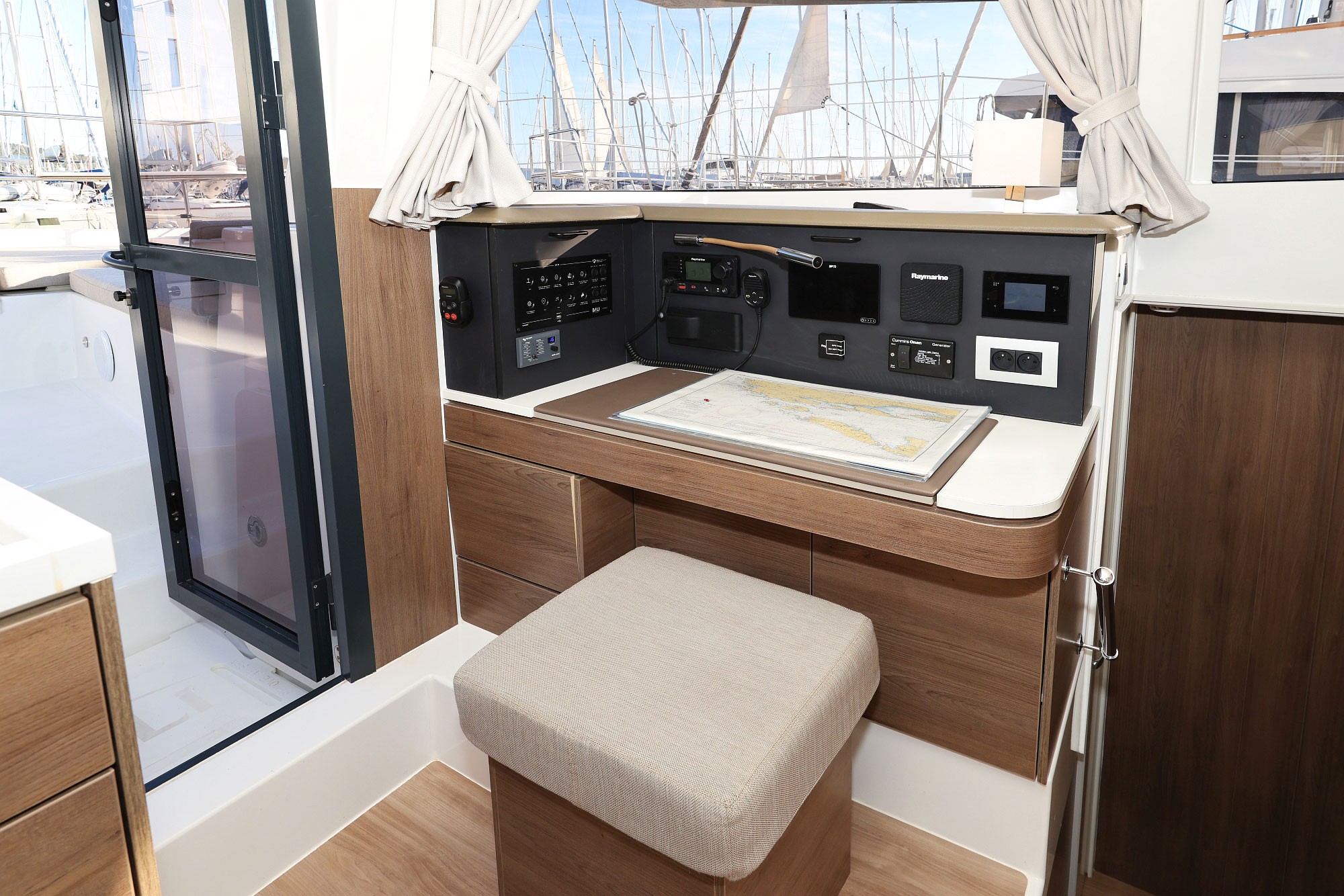Bali 4.2, Bellatrix | Yacht Charter Croatia