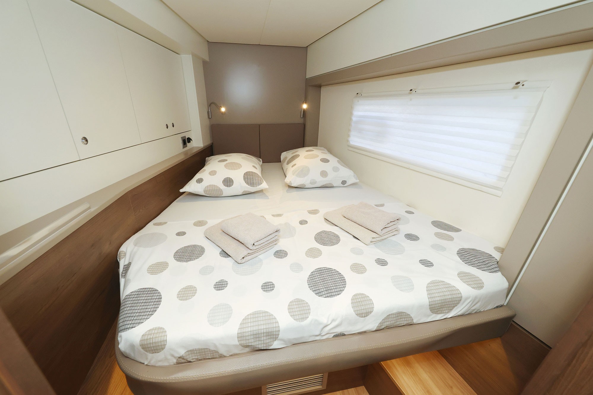 Bali 4.2, Bellatrix | Yacht Charter Croatia
