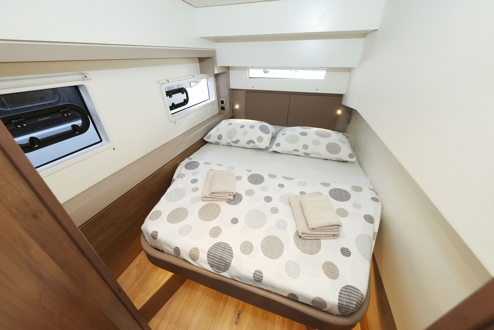 Bali 4.2, Bellatrix | Yacht Charter Croatia