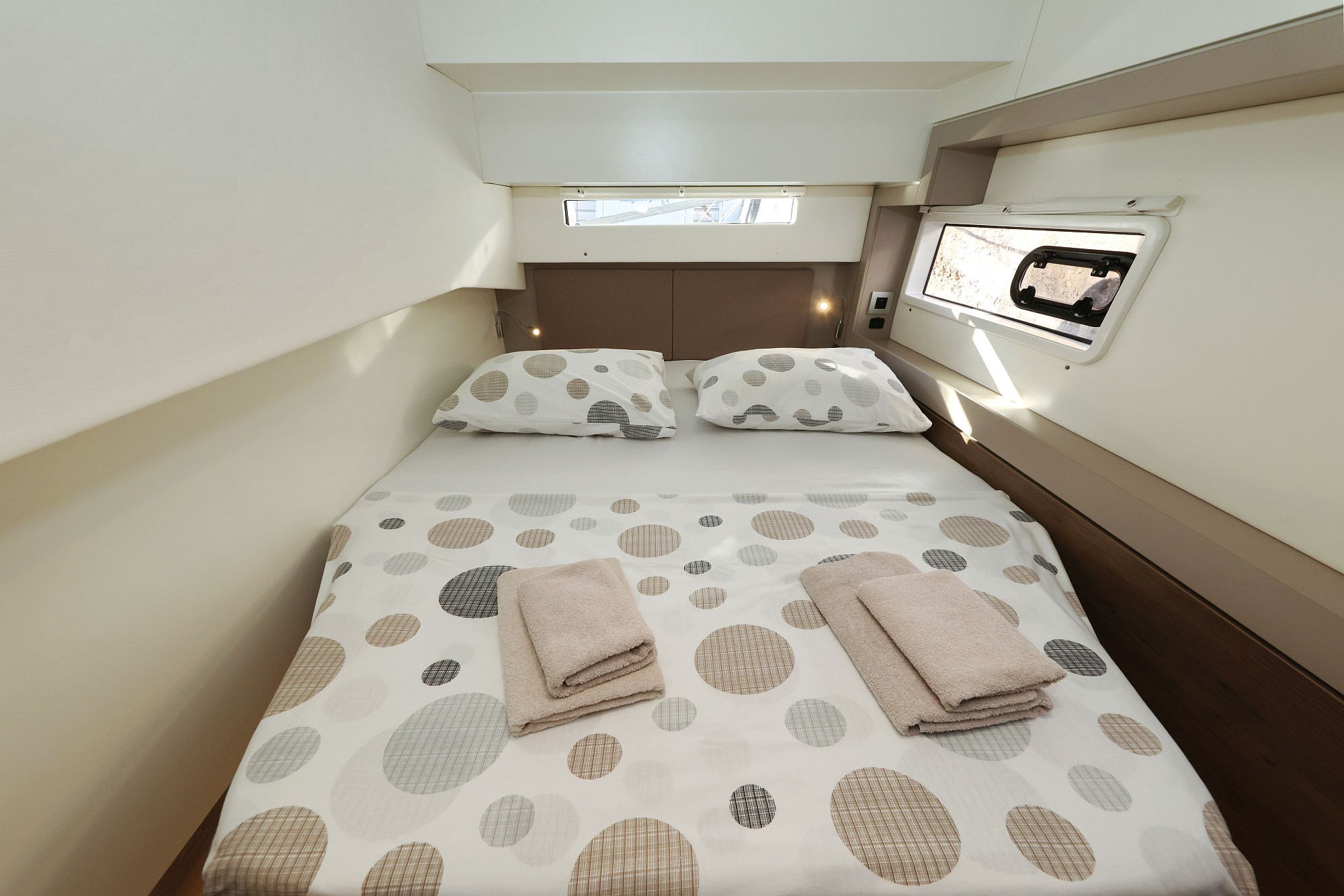 Bali 4.2, Bellatrix | Yacht Charter Croatia